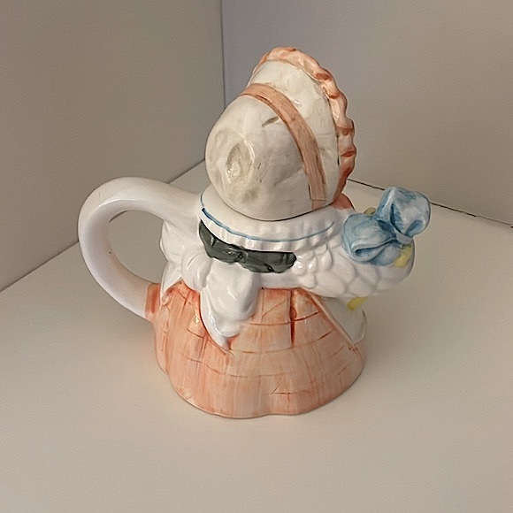 Adorable 2 piece ceramic teapot of a duck holding a present! Perfect for Easter! - Picture 3 of 13